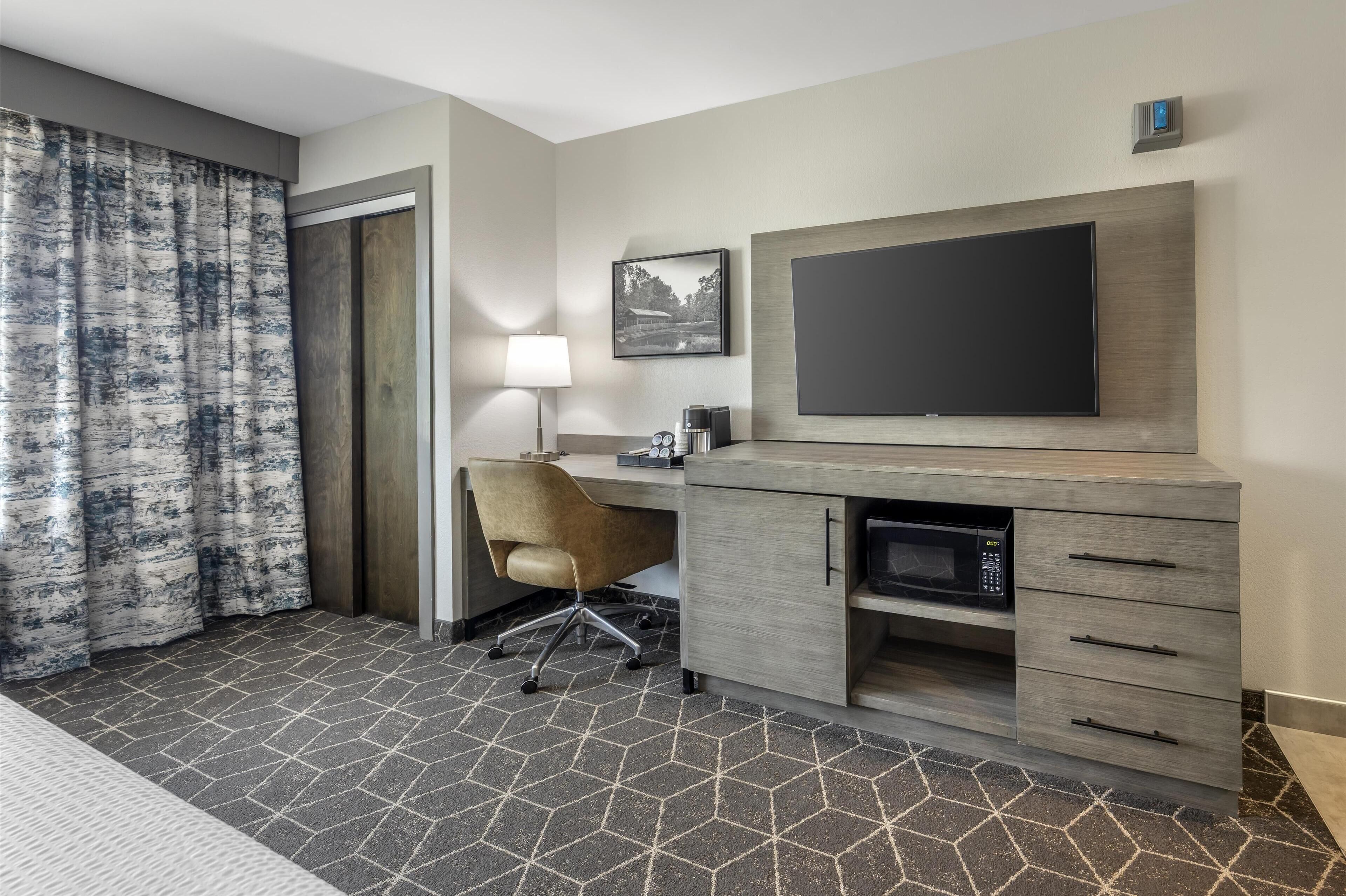 standard room, 1 king bed, accessible, refrigerator & microwave | 1 bedroom, desk, laptop workspace, blackout curtains