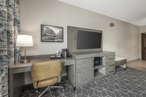 Standard Room, 1 King Bed, Non Smoking, Refrigerator & Microwave (Walk-in Shower) | 1 bedroom, desk, laptop workspace, blackout curtains