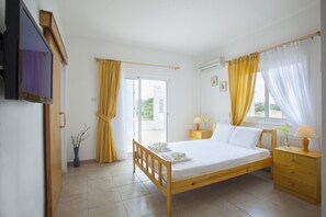 6 bedrooms, iron/ironing board, Internet, bed sheets