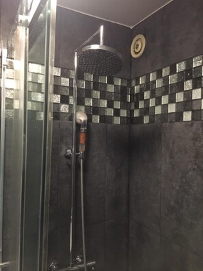 Bathtub, free toiletries, hair dryer, toilet paper - Suberb T5 near Paris, Créteil (Créteil)
