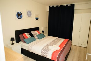 4 Schlafzimmer, Bügeleisen/Bügelbrett, Reisekinderbett, WLAN