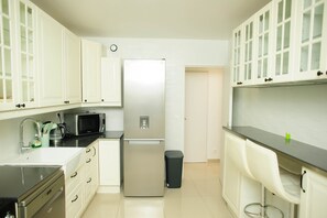 Fridge, microwave, oven, stovetop - Suberb T5 near Paris, Créteil (Créteil)