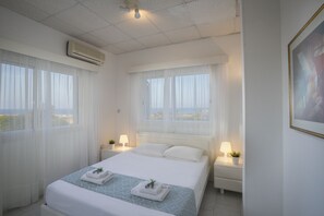 3 bedrooms, iron/ironing board, Internet, bed sheets