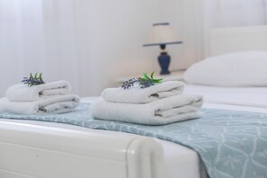 3 bedrooms, iron/ironing board, Internet, bed sheets
