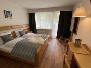 Eenvoudige tweepersoonskamer, balkon | Gratis wifi, beddengoed