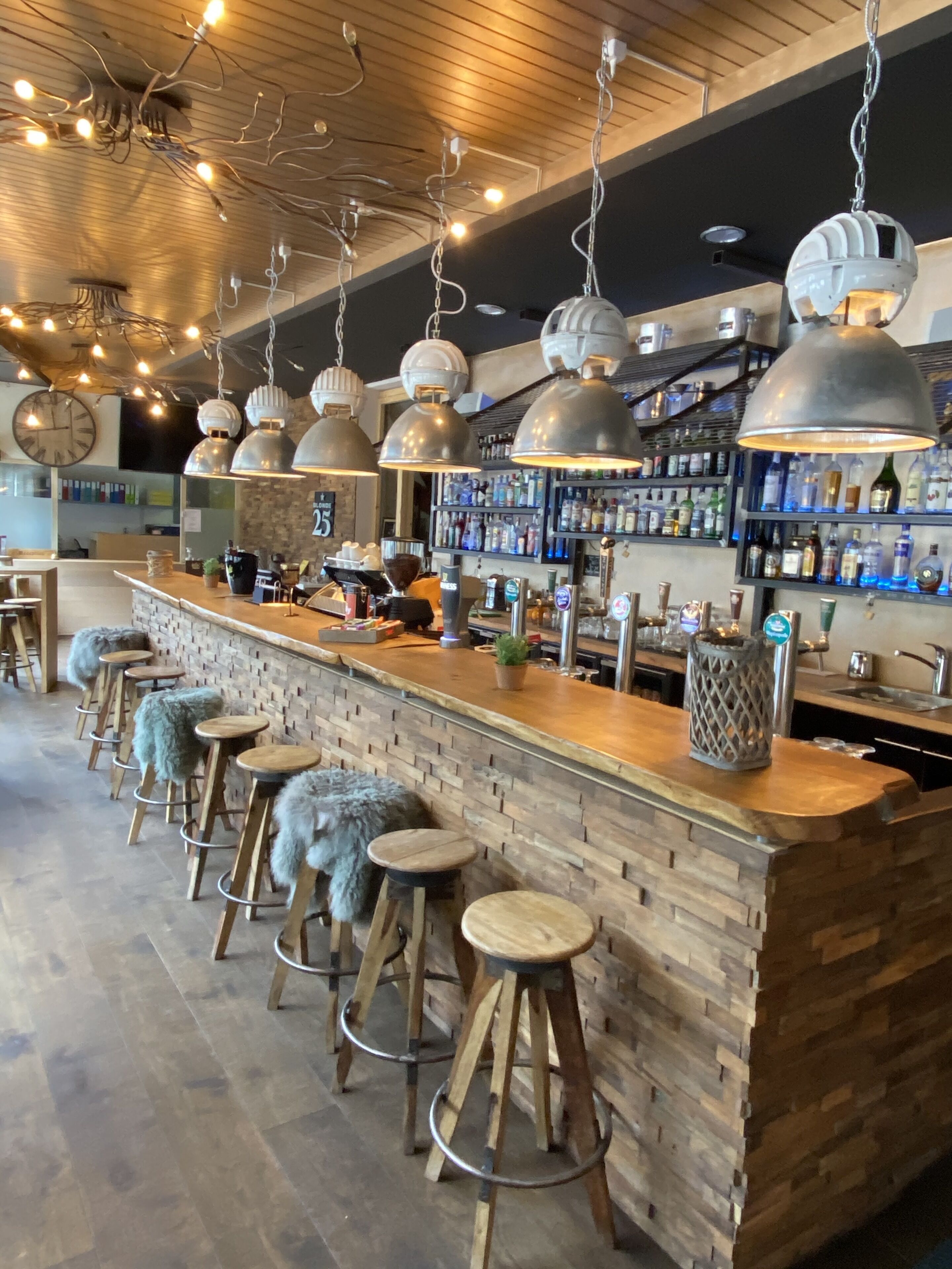 Bar (in der Unterkunft)