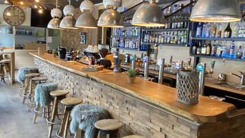 Bar (in der Unterkunft)