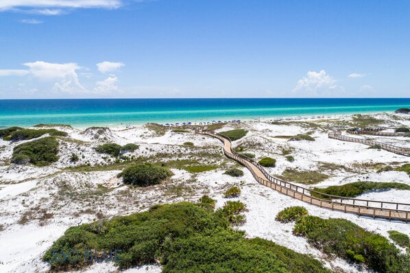 Beach - Available for Holiday Stays! Professionally Decorated! 5 Bikes! Golf Cart! (Panama City Beach)