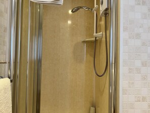 Chambre quadruple Confort, salle de bain attenante | Salle de bain