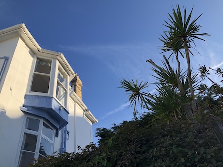 Exterior. Harbour Lodge B&B