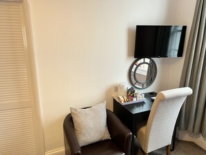 Comfort Quadruple Room, Ensuite | Room amenity - Harbour Lodge B&B (Paignton)