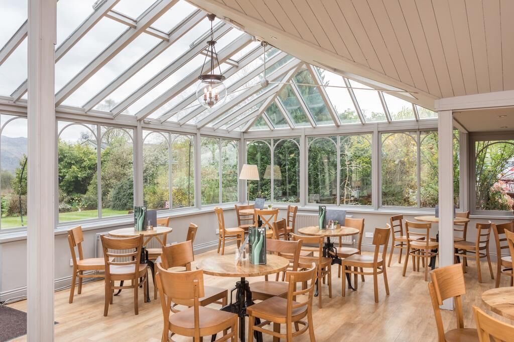 Desayuno completo (GBP 12.95 por persona) 