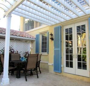 Outdoor dining - Villa Renaissance  Unit 501 1BR Pool/Garden (Grace Bay)