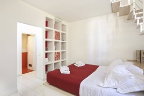 Romantic Apartment, 1 Double Bed with Sofa bed, Non Smoking | 1 bedroom, desk, laptop workspace, iron/ironing board - Little Gem located few meters from Duomo (Firenze)