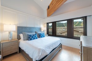 Condo superluxo | Roupas de cama premium, edredons de pluma, individualmente decorados