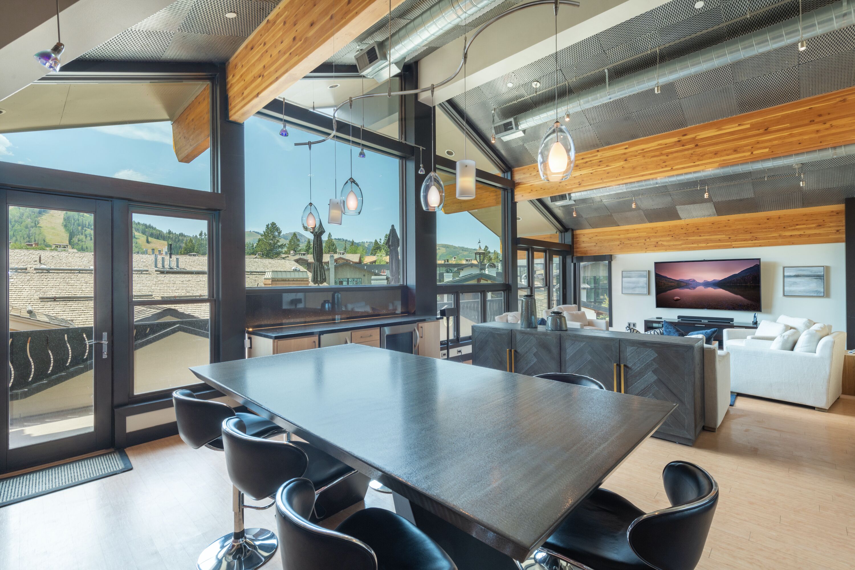 Apartamento de lujo | Cocina privada | Frigorífico grande, microondas, horno y placa de cocina