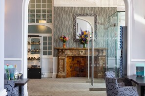 Lobby lounge - The Royal Hotel (Weymouth)