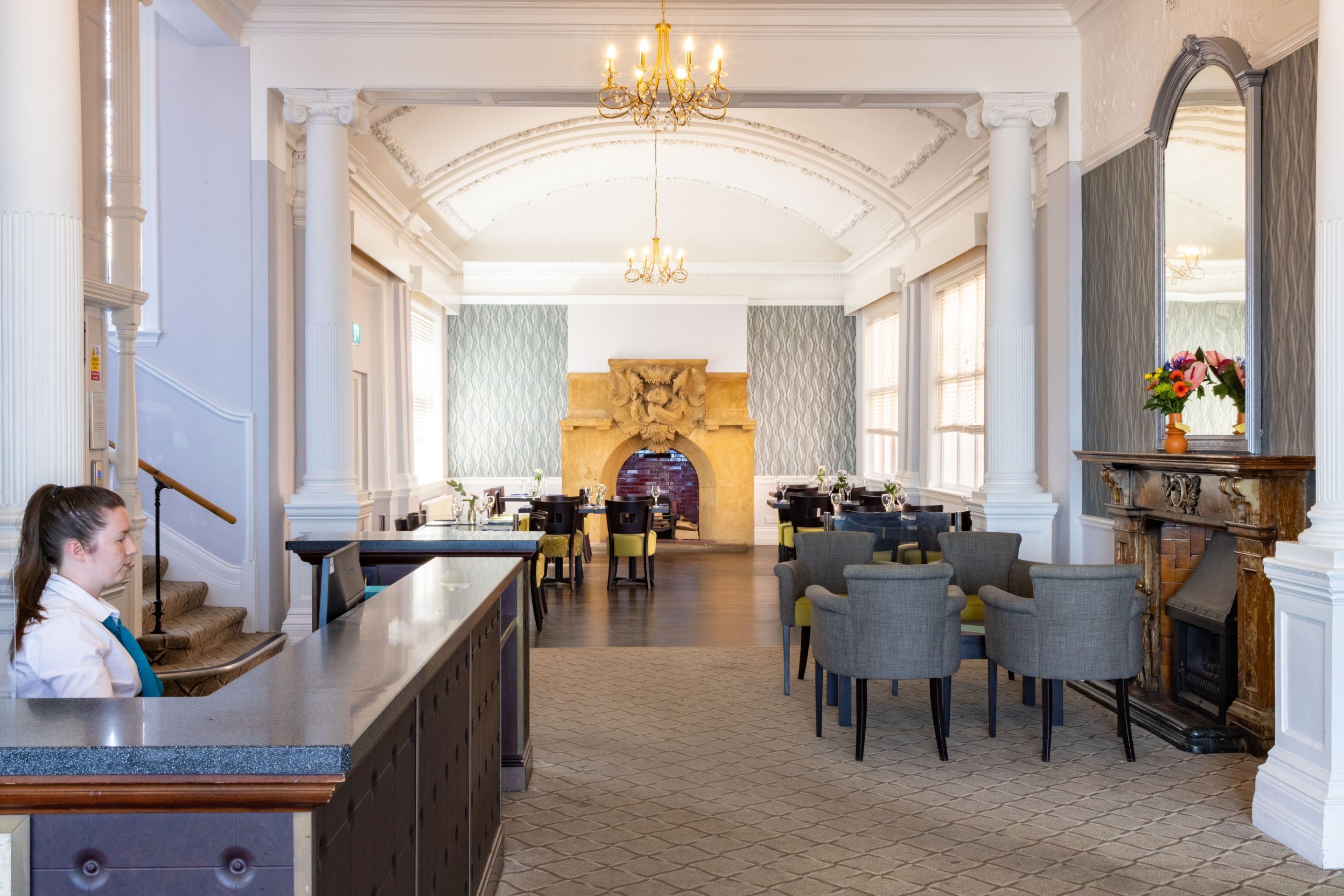 Lobby lounge