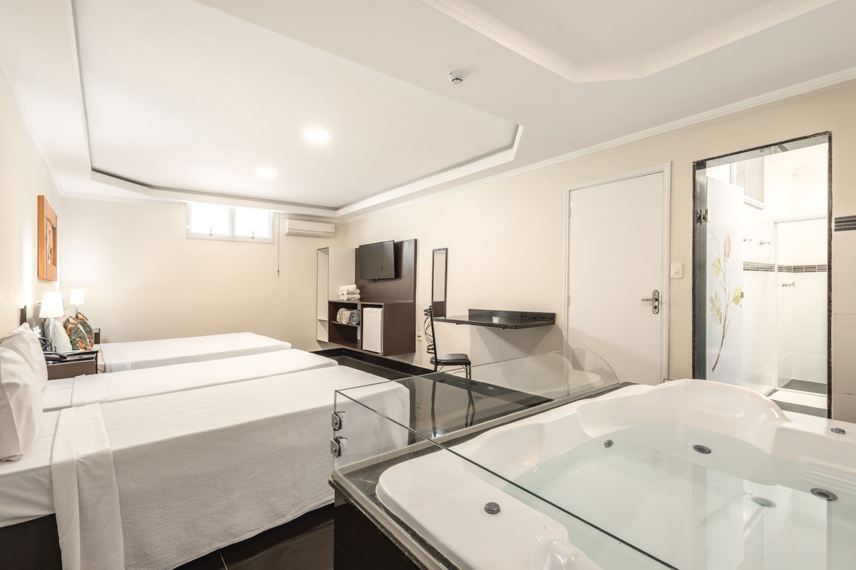superior quadruple room, jetted tub | jetted bathtub