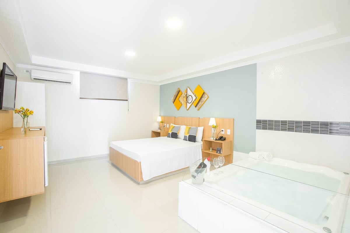Minibar, laptop workspace, blackout drapes, WiFi (free)