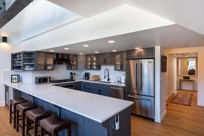 Fridge, microwave, oven, stovetop - Just Remodeled! The Big Wood Retreat with a Loft (Sun Valley)