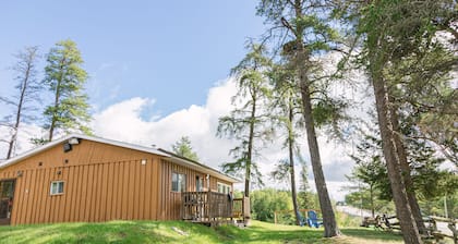 C1 Lakefront Cottage - Nature Getaway in Peaceful Northern Ontario