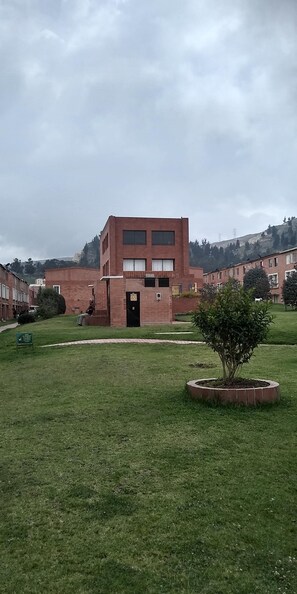 Exterior - CASA AMOBLADA DE 3 PISOS, 2 BAÑOS, 4 HABITACIONES, (Soacha)