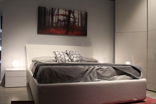 CASA AMOBLADA DE 3 PISOS, 2 BAÑOS, 4 HABITACIONES,