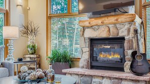 Interior - Foxtail Gardens  | Heart of Breck | View | Hot Tub (Breckenridge)