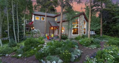 In the heart of Breck! Location, views, & hot tub!