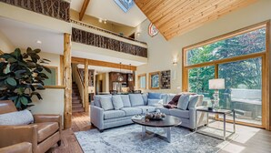 Living area - Foxtail Gardens  | Heart of Breck | View | Hot Tub (Breckenridge)