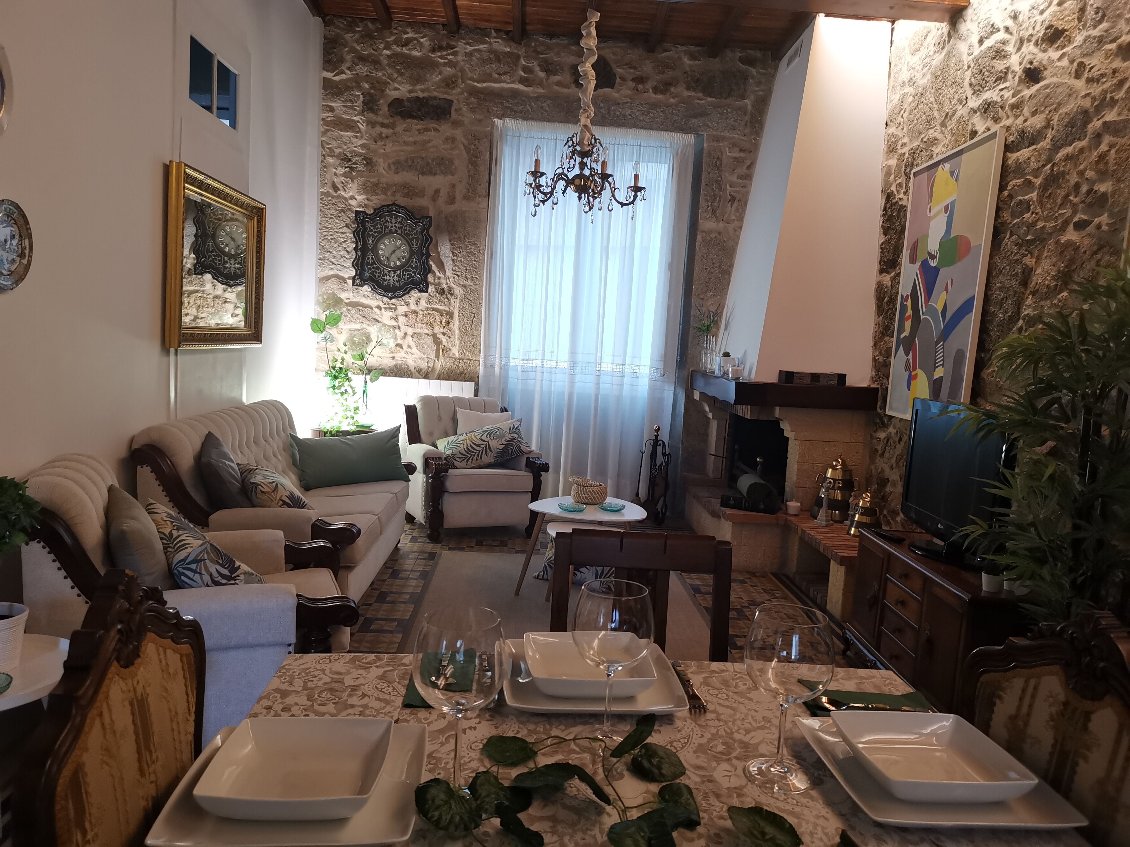 Télévision, chaîne hi-fi