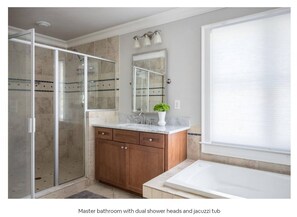 Combined shower/tub, jetted tub, hair dryer, towels