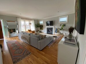 Smart TV, fireplace, books, offices