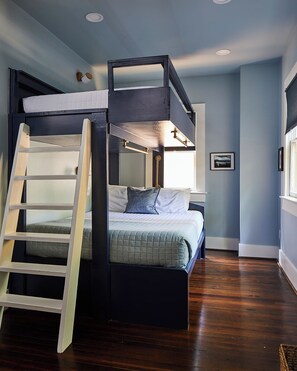 7 sovrum, allergitestade sängkläder, memory foam-madrasser och skrivbord