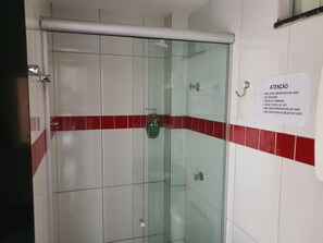 Dusche im Bad