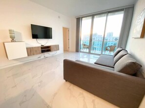 TV, offices - 2BR condo across w/ pool & tennis (Sunny Isles)