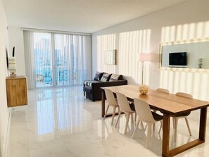 Dining - 2BR condo across w/ pool & tennis (Sunny Isles)