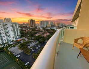 Property grounds - Sunny Isles Penthouse Right Near the Beach (Sunny Isles)