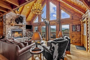 TV, fireplace, table football, offices - Ponderosa 1887 - 300 degree views, 3 ensuites, hot tub, pool table (Vilas)