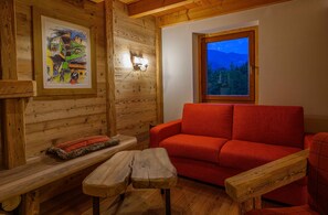 液晶电视、壁炉