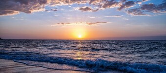 Ready Post Storms! Owner's Featured on HGTV - Mid Island - Private Beach Path