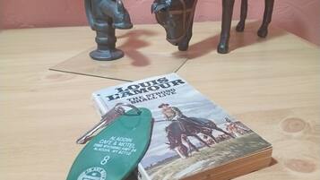 Habitación básica, 2 camas Queen size | Decoración personalizada, wifi gratis y ropa de cama