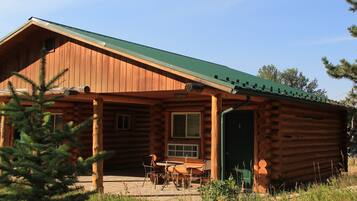 Cabaña tradicional, 2 camas Queen size, refrigerador y microondas | Exterior