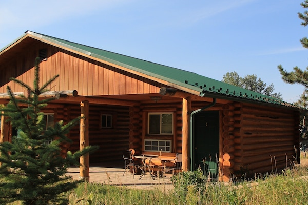 Traditionel hytte - 2 queensize-senge - køleskab og mikrobølgeovn | Udendørsområde