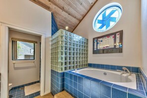 Hair dryer, towels - 3Master Bd = 4bd/4bth NorthStar LUX Golf Front Villa, Hot Tub, Views (Truckee)