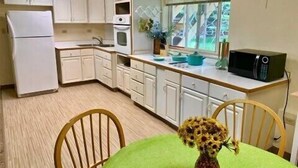 Ferienhaus (Cozy, updated 2-bedroom next to Jack ) | Eigene Küche