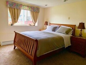 House (Cozy, updated 2-bedroom next to Jack ) | 2 bedrooms, desk, free WiFi - Cozy, Updated 2-bedroom Next to Jack Springs Park (Anchorage)
