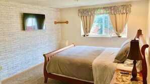 Ferienhaus (Cozy, updated 2-bedroom next to Jack )