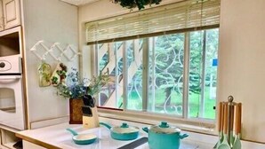 Ferienhaus (Cozy, updated 2-bedroom next to Jack ) | Eigene Küche